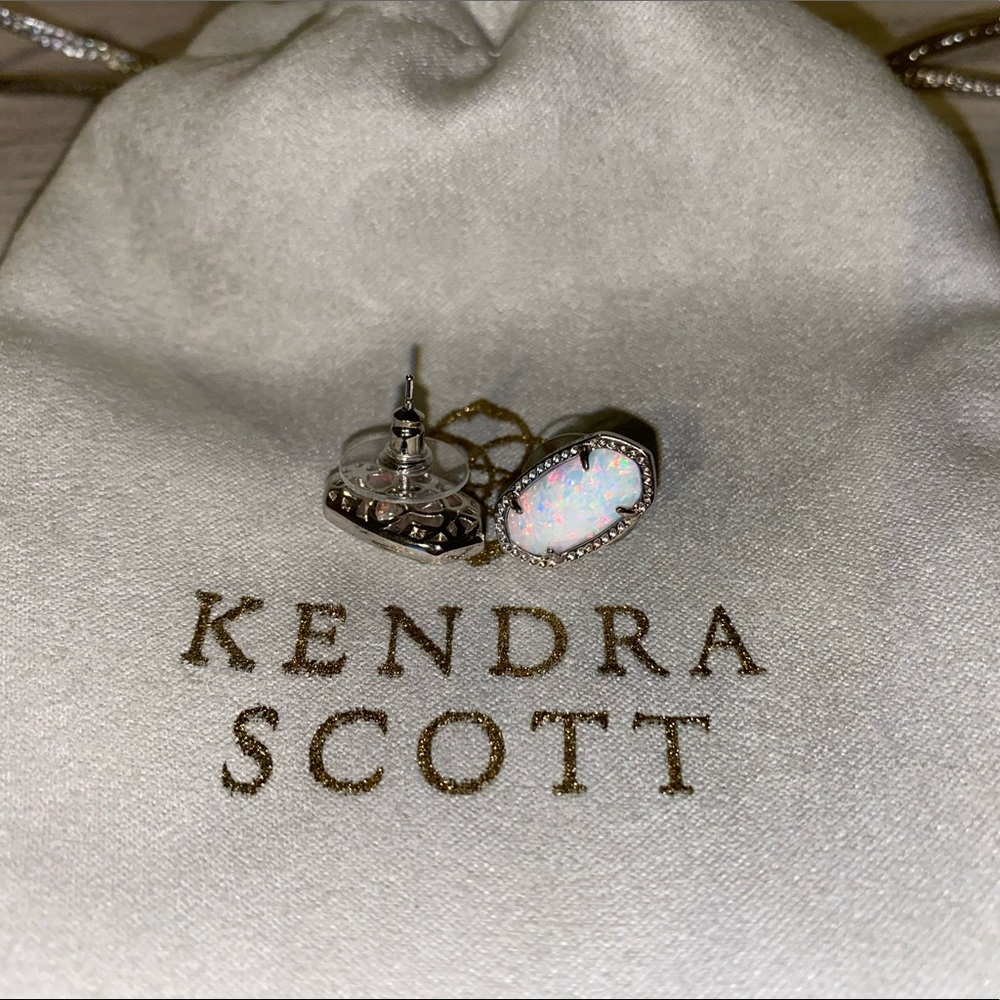 Kendra Scott Ellie Silver Stud White Kyocera Opal